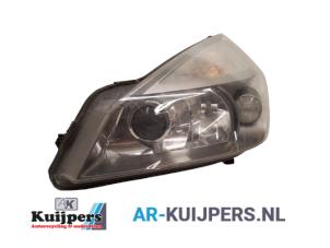Gebruikte Linker Koplamp Renault Espace (JK) 3.5 V6 24V Prijs € 70,00 Margeregeling aangeboden door Autorecycling Kuijpers