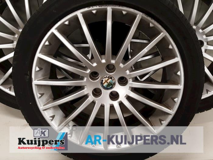 Velgen set + banden - Alfa Romeo GT