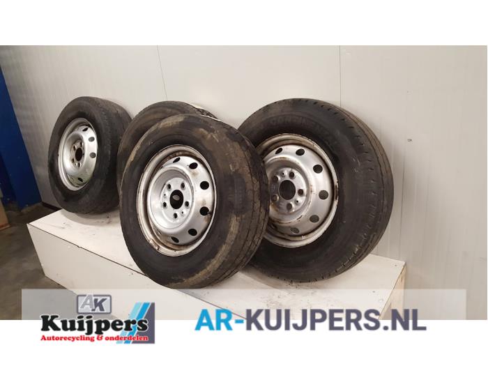 Velgen set + banden - Renault Master