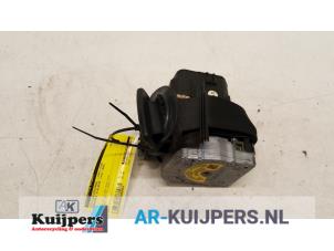 Gebruikte Veiligheidsgordel links-voor Mercedes S (W220) 3.2 S-320 18V Prijs € 25,00 Margeregeling aangeboden door Autorecycling Kuijpers