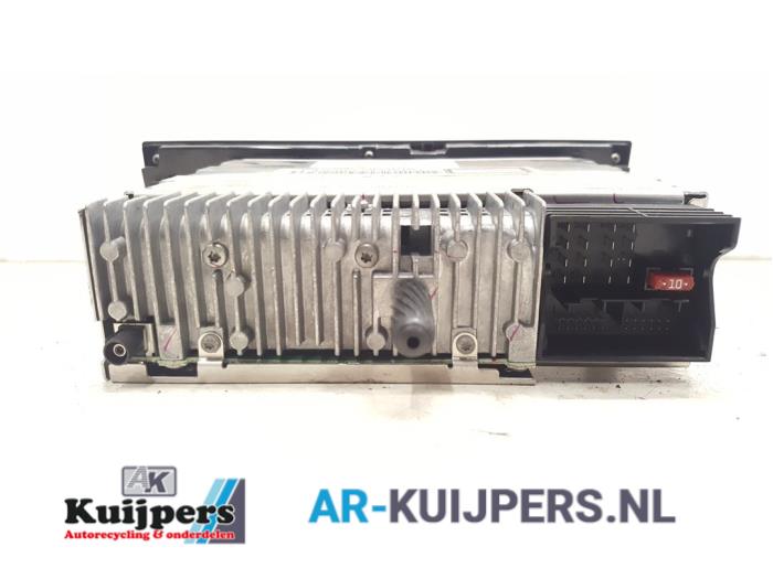 Radio CD Speler van een BMW 1 serie (E87/87N) 118d 16V 2007