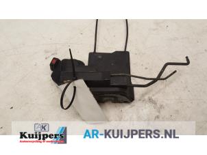 Gebruikte Slotmechaniek Portier 4Deurs rechts-voor Hyundai Trajet Prijs € 23,00 Margeregeling aangeboden door Autorecycling Kuijpers