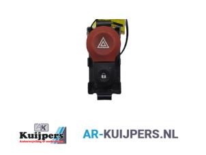 Gebruikte Alarmlicht Schakelaar Renault Kangoo Express (FW) 1.5 dCi 90 FAP Prijs € 10,00 Margeregeling aangeboden door Autorecycling Kuijpers