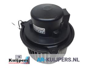 Gebruikte Chaufage Ventilatiemotor Kia Carens II (FJ) 1.8i 16V Prijs € 30,00 Margeregeling aangeboden door Autorecycling Kuijpers