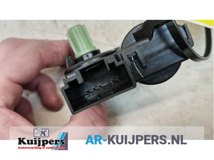 Kachelklep Motor van een Ford Focus 3 1.6 Ti-VCT 16V 105 2012