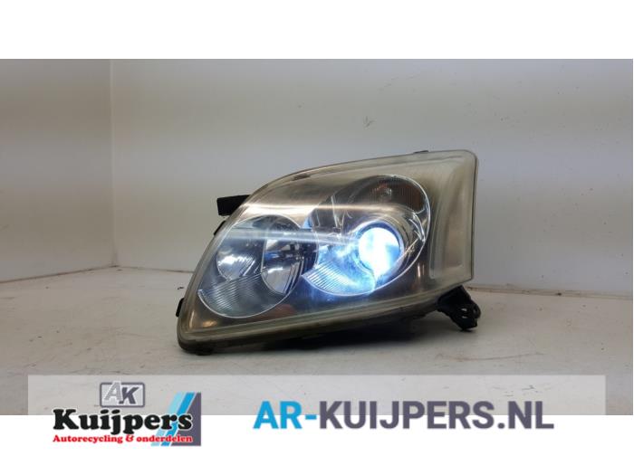 Koplamp links - Toyota Avensis