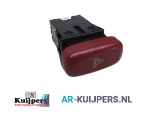 Gebruikte Schakelaar Paniekverlichting Suzuki Liana (ERC/ERD/RH4) 1.6 MPi 16V Prijs € 10,00 Margeregeling aangeboden door Autorecycling Kuijpers