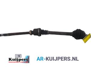 Gebruikte Aandrijfas rechts-voor Peugeot 308 (4A/C) 1.6 16V THP 150 Prijs € 29,00 Margeregeling aangeboden door Autorecycling Kuijpers