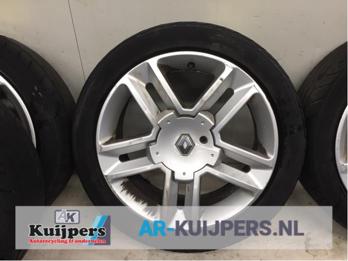 Velgen set + banden - Renault Laguna