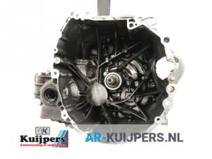 Gebruikte Versnellingsbak Renault Koleos I 2.5 16V Prijs € 450,00 Margeregeling aangeboden door Autorecycling Kuijpers