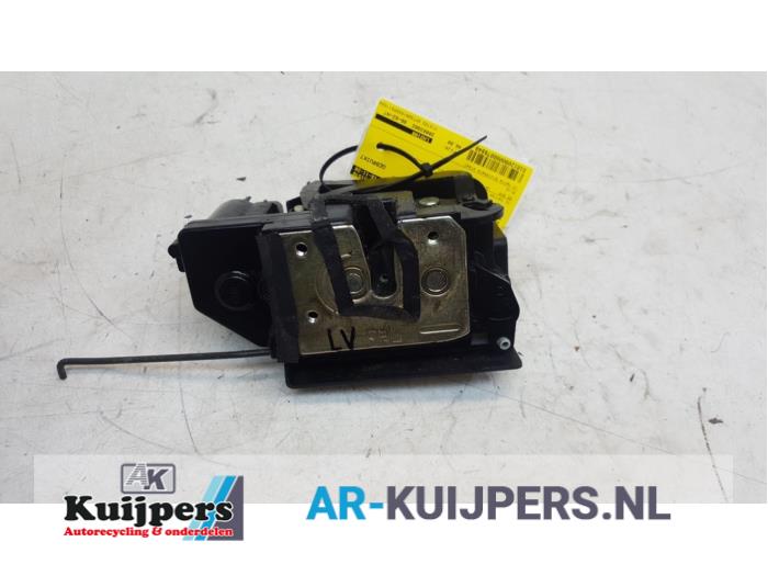 Deurslot Mechaniek 4Deurs links-voor van een SsangYong Kyron 2.0 200 Xdi 16V 4x2 2006