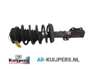 Gebruikte Schokdemperpoot rechts-voor Saab 9-5 (YS3E) 2.3t 16V Prijs € 39,00 Margeregeling aangeboden door Autorecycling Kuijpers