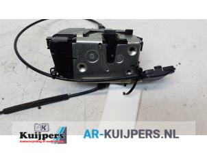 Gebruikte Slotmechaniek Portier 4Deurs links-achter Renault Grand Scénic II (JM) 2.0 16V Turbo Prijs € 35,00 Margeregeling aangeboden door Autorecycling Kuijpers