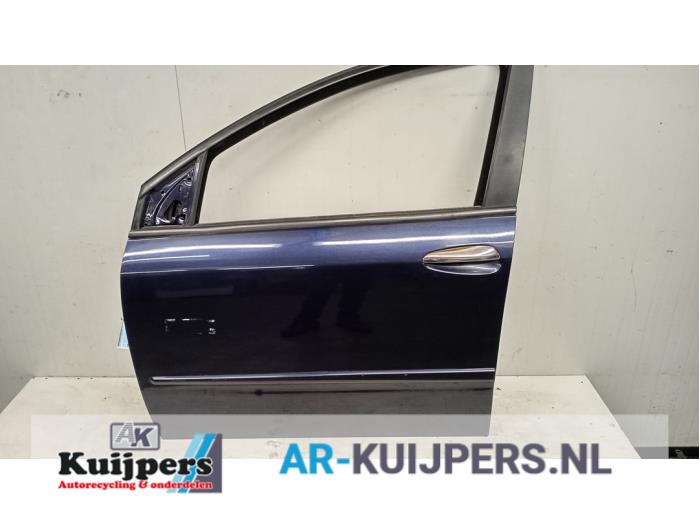 Portier 4Deurs links-voor van een Fiat Croma (194) 2.2 MPI 16V 2006