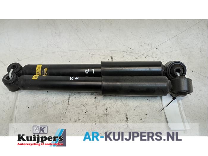 Schokbreker set van een Opel Zafira (M75) 2.2 16V Direct Ecotec 2006