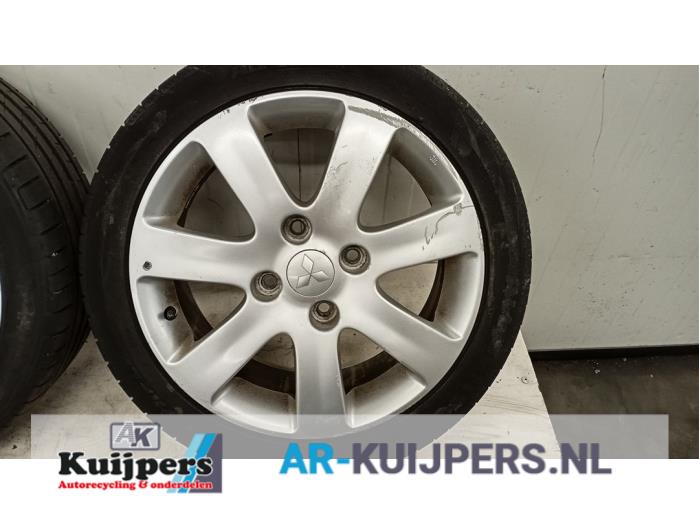 Velgen set + banden - Mitsubishi Colt