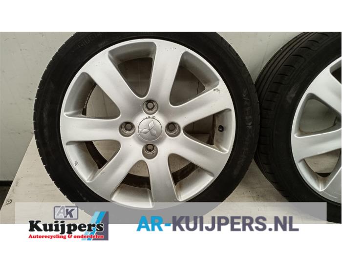 Velgen set + banden - Mitsubishi Colt