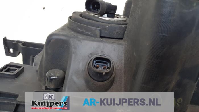 Koplamp rechts - Mitsubishi L200