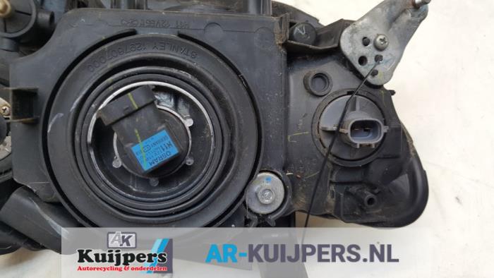 Koplamp links - Mitsubishi L200