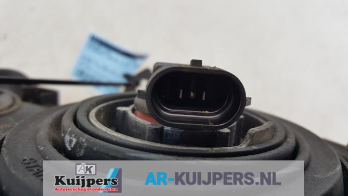 Koplamp links - Mitsubishi L200