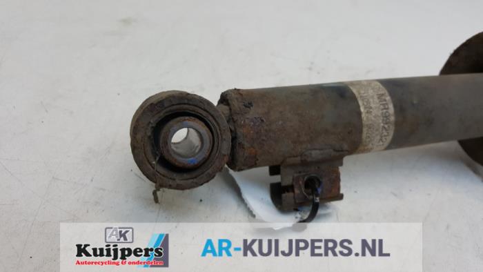 Schokdemperpoot rechts-voor - Mitsubishi L200