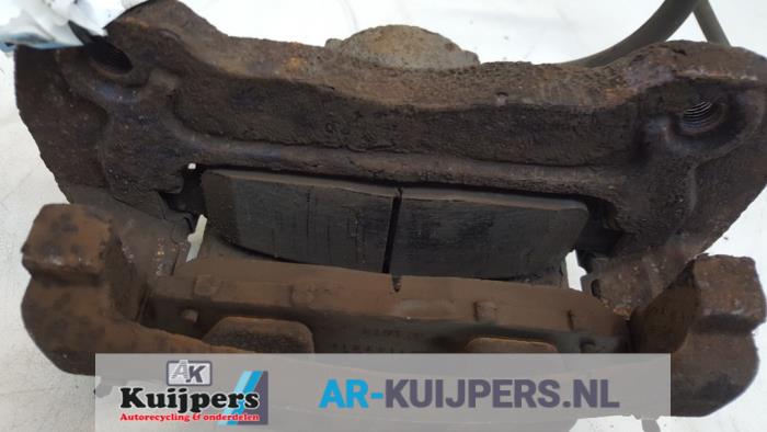 Remklauw (Tang) links-voor - Mitsubishi L200
