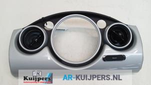 Gebruikte Dashboard deel BMW Mini One/Cooper (R50) 1.6 16V One Prijs € 50,00 Margeregeling aangeboden door Autorecycling Kuijpers