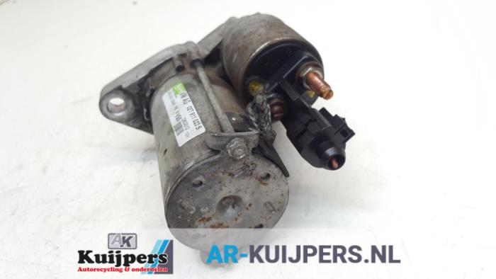 Startmotor van een Volkswagen Polo IV (9N1/2/3) 1.4 16V 2008