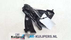 Gebruikte Motorkap Scharnier Volkswagen Phaeton (3D) 5.0 V10 TDI 4Motion Prijs € 35,00 Margeregeling aangeboden door Autorecycling Kuijpers