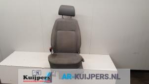 Gebruikte Voorstoel links Volkswagen Caddy III (2KA,2KH,2CA,2CH) 2.0 SDI Prijs € 35,00 Margeregeling aangeboden door Autorecycling Kuijpers