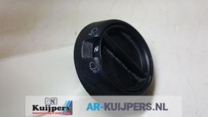 Gebruikte Schakelaar Koplamp Ihv Renault Master II (FD/HD) 2.5 D Prijs € 10,00 Margeregeling aangeboden door Autorecycling Kuijpers