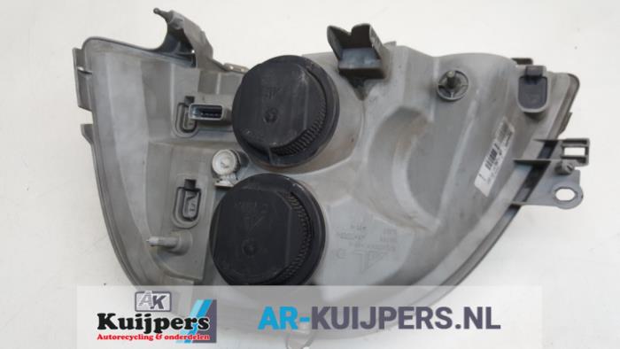 Koplamp rechts - Nissan Interstar