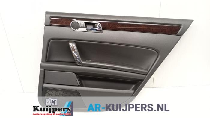 Deurbekleding 4Deurs rechts-achter van een Volkswagen Phaeton (3D) 6.0 W12 48V 4Motion 2003