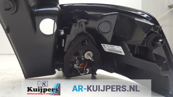 Achterlicht links - Peugeot 5008