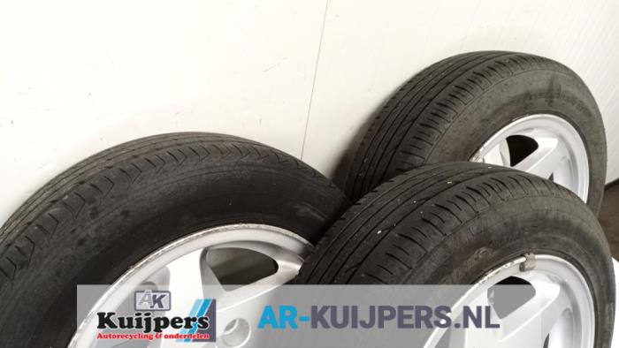 Velgen set + banden - Nissan Micra