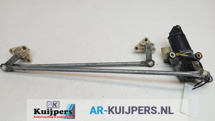 Ruitenwismotor+Mechaniek van een Subaru Impreza I Plus (GF) 1.6i 16V 1996