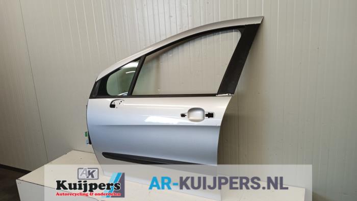 Deur 4Deurs links-voor van een Peugeot 307 (3A/C/D) 2.0 HDi 110 FAP 2003