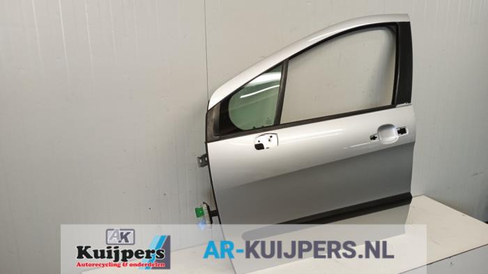 Deur 4Deurs links-voor van een Peugeot 307 (3A/C/D) 2.0 HDi 110 FAP 2003