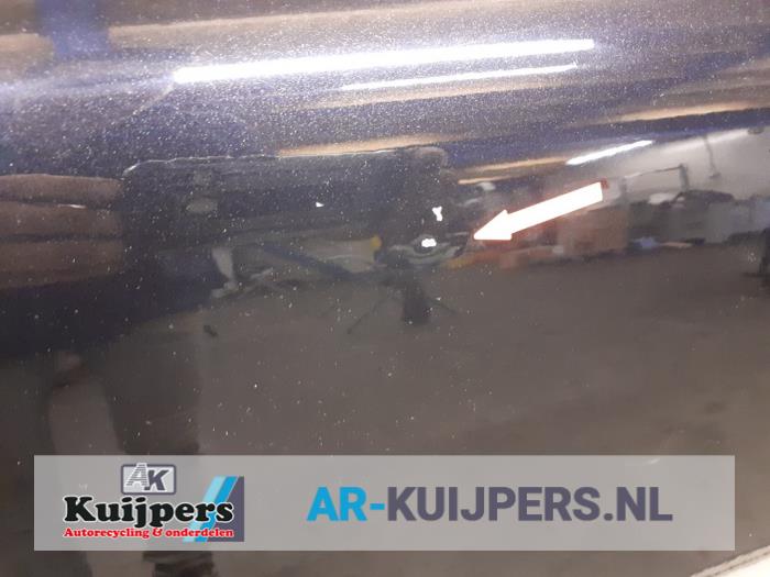 Portier 4Deurs links-voor - Volvo V70