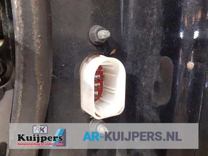 Portier 4Deurs links-voor - Volvo V70