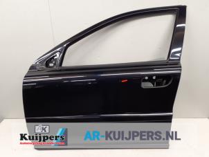 Gebruikte Deur 4Deurs links-voor Volvo V70 (SW) 2.4 D5 20V Prijs € 75,00 Margeregeling aangeboden door Autorecycling Kuijpers