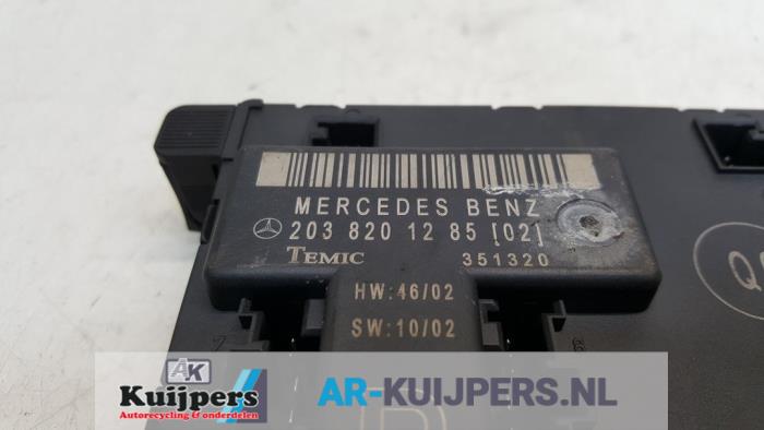 Centrale Deurvergrendelings Module van een Mercedes-Benz C (W203) 2.2 C-200 CDI 16V 2004