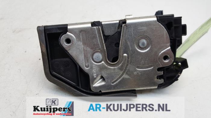 Portierslot Mechaniek 4Deurs links-voor van een BMW 5 serie (E60) 520i 24V 2003