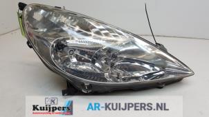 Gebruikte Rechter Koplamp Peugeot 607 (9D/U) 2.9 V6 24V Prijs € 125,00 Margeregeling aangeboden door Autorecycling Kuijpers