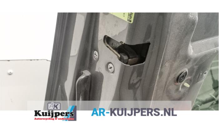 Portier 4Deurs links-voor - Nissan Primera