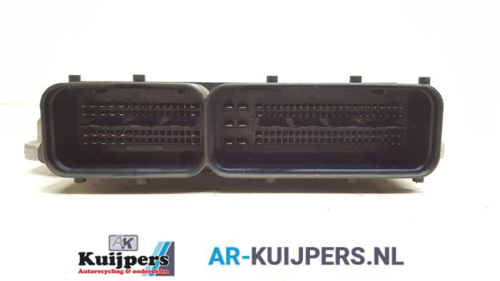 Computer Motormanagement van een Volkswagen Touran (1T1/T2) 2.0 TDI DPF Cross Touran 2008