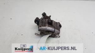 Gebruikte Remklauw (Tang) links-achter Ford Focus C-Max 1.8 16V Prijs € 20,00 Margeregeling aangeboden door Autorecycling Kuijpers