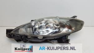 Gebruikte Koplamp links Mazda 5 (CR19) 2.0i 16V Prijs € 95,00 Margeregeling aangeboden door Autorecycling Kuijpers
