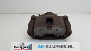 Gebruikte Remklauw (Tang) links-voor Opel Frontera (6B) 2.2 DTI 16V Prijs € 30,00 Margeregeling aangeboden door Autorecycling Kuijpers