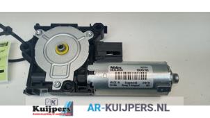 Gebruikte Schuifdak Motor Mercedes V (447.8) 2.1 250 BlueTEC, 250 d 16V 4-Matic Prijs € 75,00 Margeregeling aangeboden door Autorecycling Kuijpers